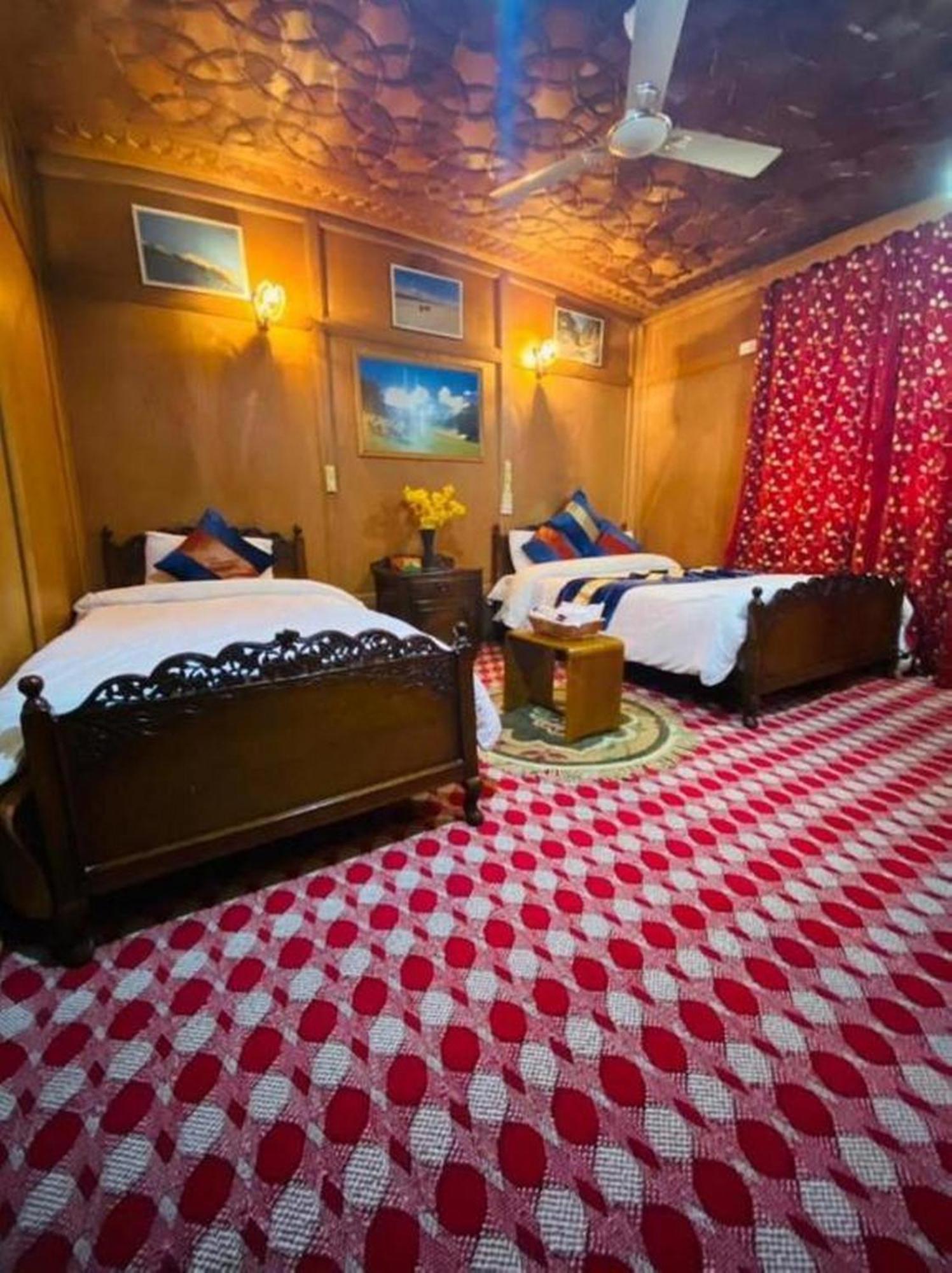 Hotel Floating Luxury Group Of Houseboats Srīnagar Exterior foto