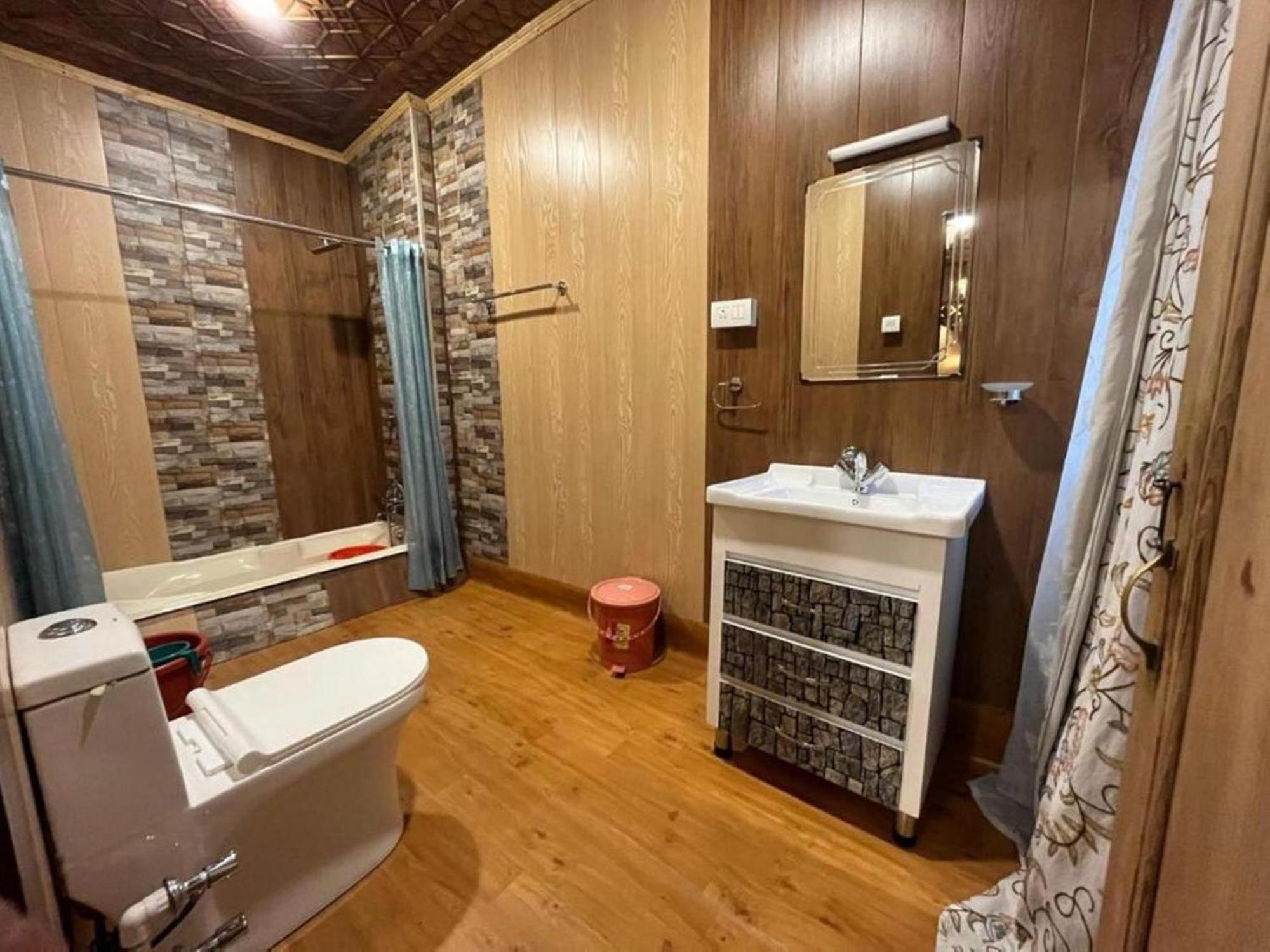 Hotel Floating Luxury Group Of Houseboats Srīnagar Exterior foto