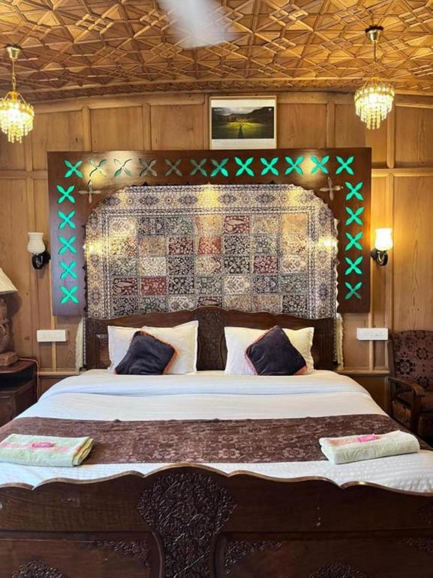 Hotel Floating Luxury Group Of Houseboats Srīnagar Exterior foto