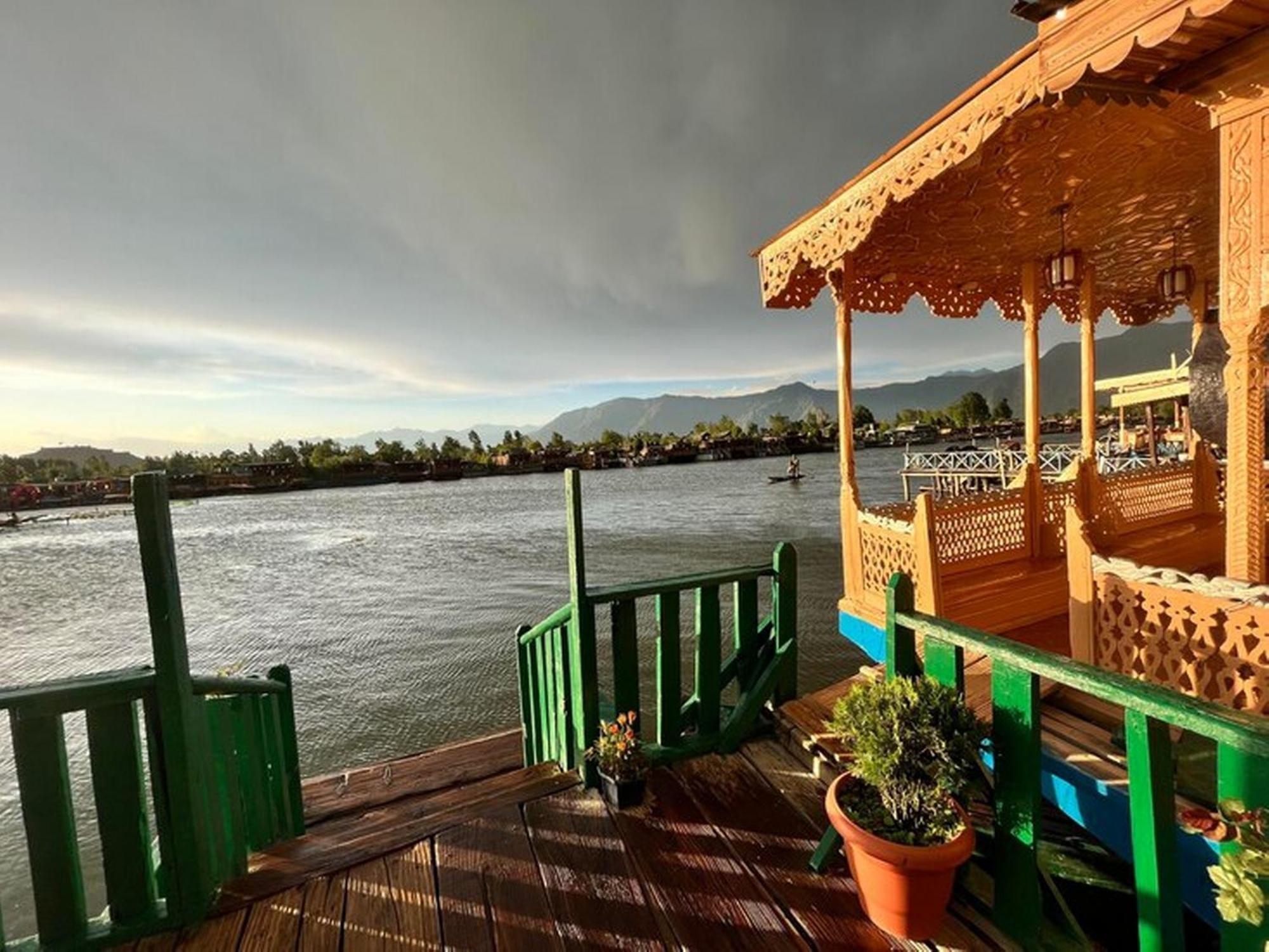 Hotel Floating Luxury Group Of Houseboats Srīnagar Exterior foto